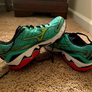 Mizuno Women’s Running shoes size7.5M